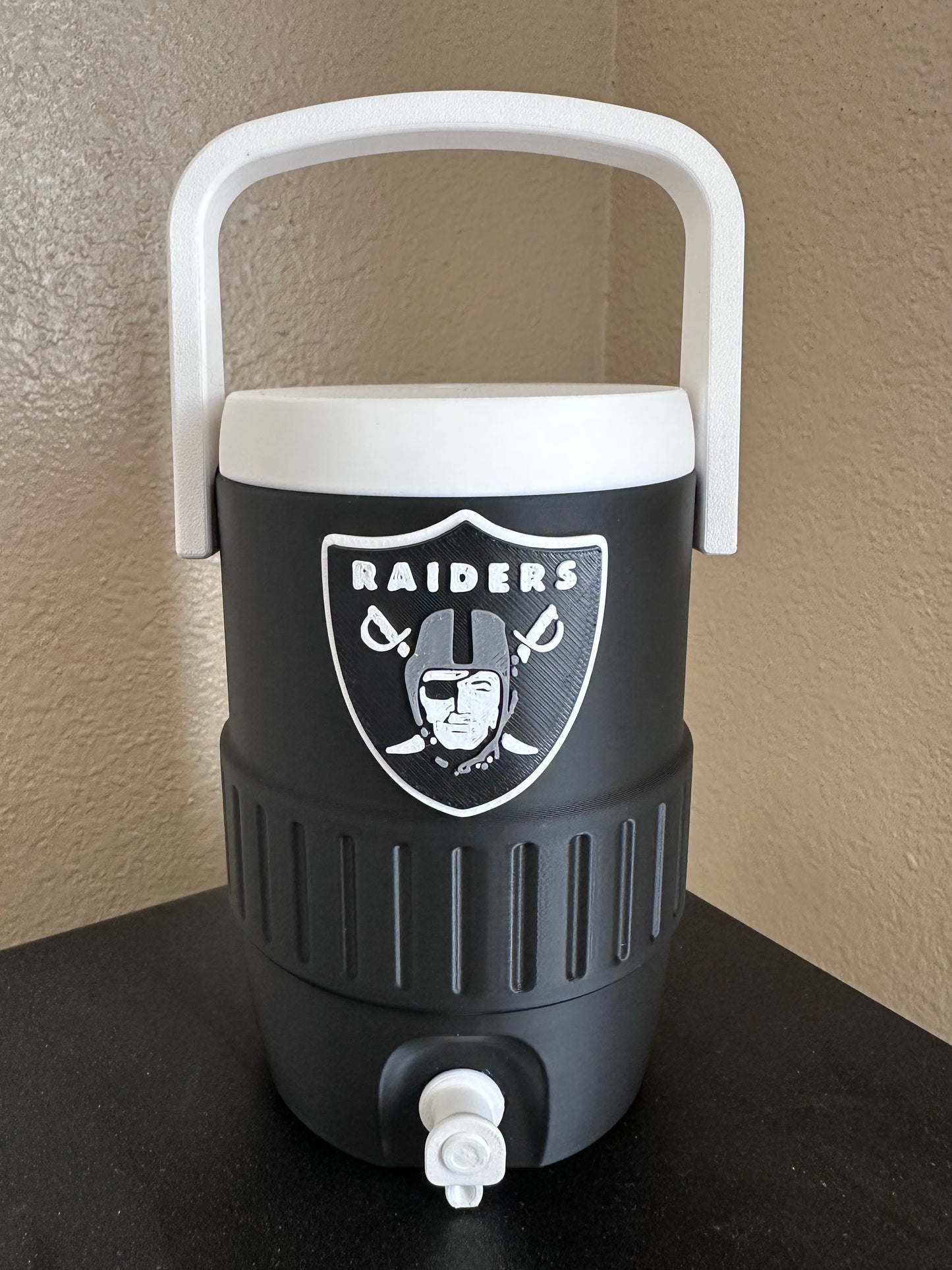 Raiders can holder